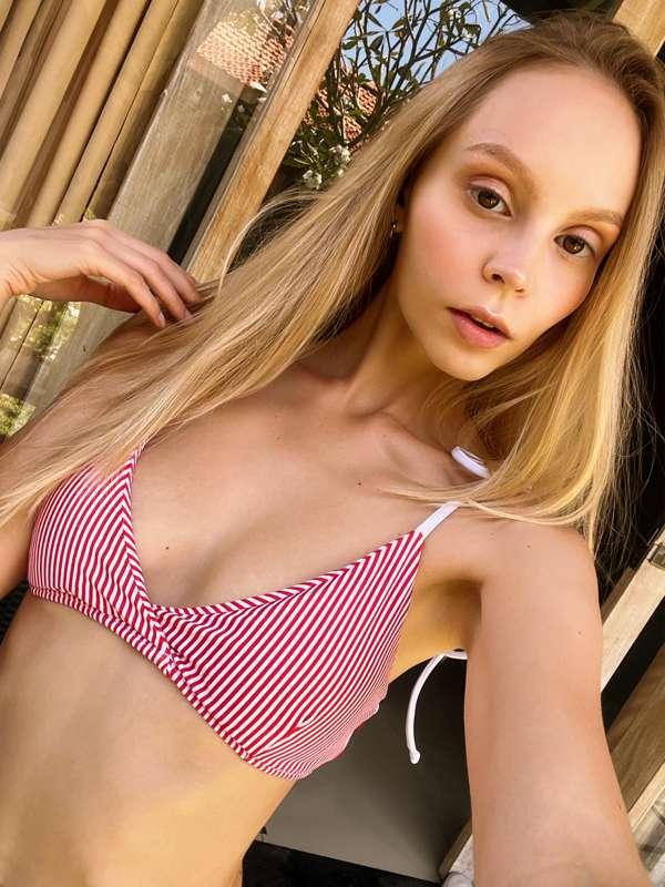 Enjoying a sunny day at the beach, feeling fantastic in my s..