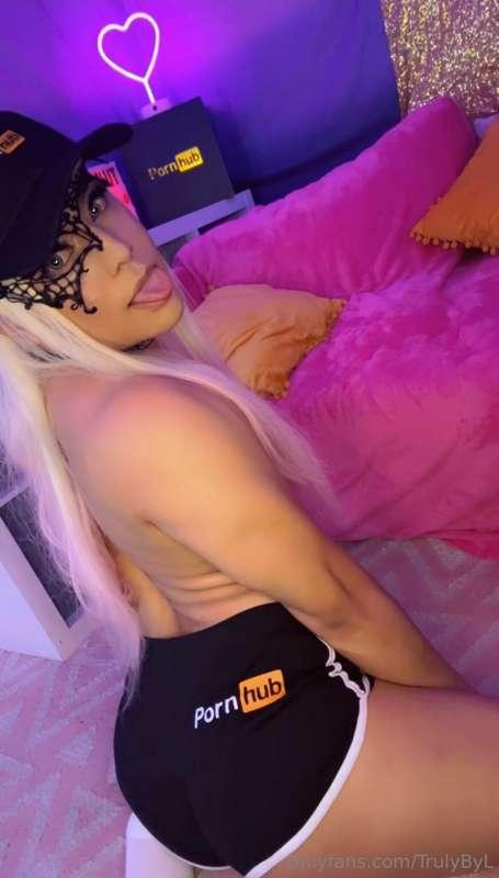 New booty shorts from pornhub 🥰