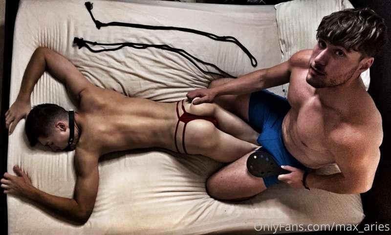 Playing around with @cxlebentley 😈 it got a little kinky 😏

..