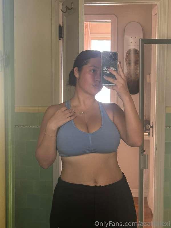 in the gym getting nice and sweaty ;)