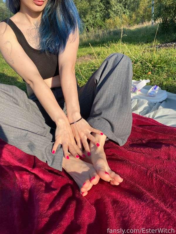 Crawl to my feet my slave and lick my feet 😈
I want to feel the wind caressing my wet feet 🔥🔥


🥵🥵🥵
#footfetish #highheels #fishnet #bdsm #mistress #fyp #strapon #femdom #goddeess #pegging #sissification #domina #sissy #goddess #dickrate #custom #facesitting #anal #feet #tattoo #cei #Queen #alpha #mommy #slave #joi #nylon #SPH #humiliation #findom #pussy #punishment #piercing #ass #submission #porn #top