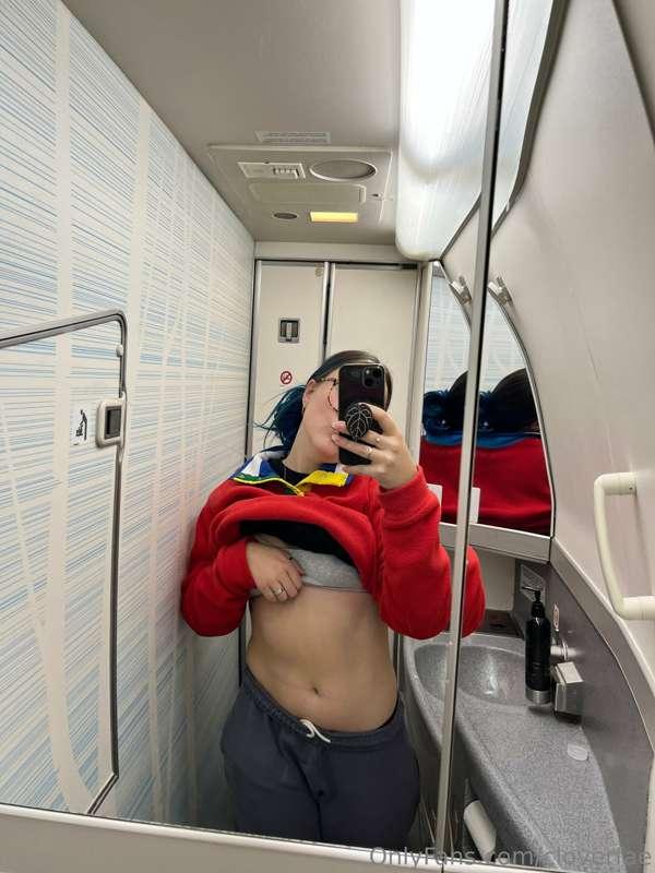 ✈️ Who wants to go mile high with me ✈️

Had a long 24 hours..