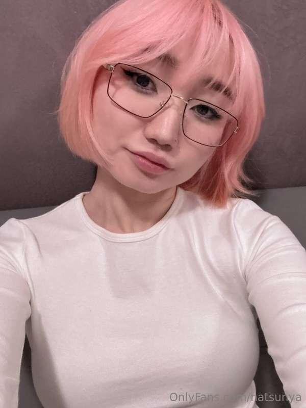 Ah, these clear glasses... so cute-cute! hehe they add a lit..