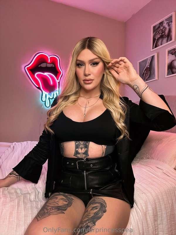 Come sit next to me? 😈💋