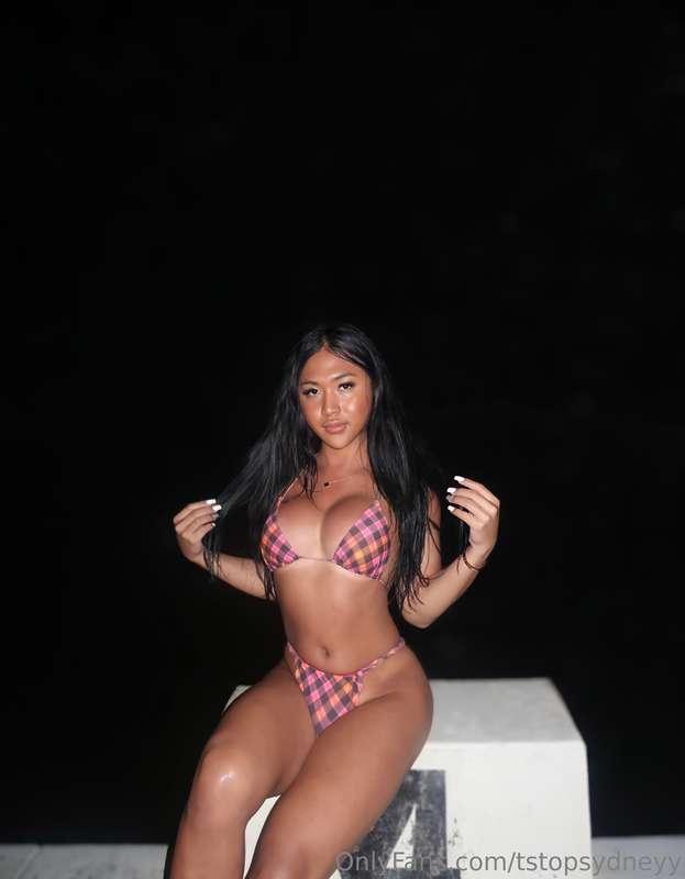 who wanna go night swim with me next time?🥵