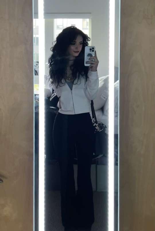 This mirror makes me look my actual height and not 12ft tall like everyone thinks I am lol