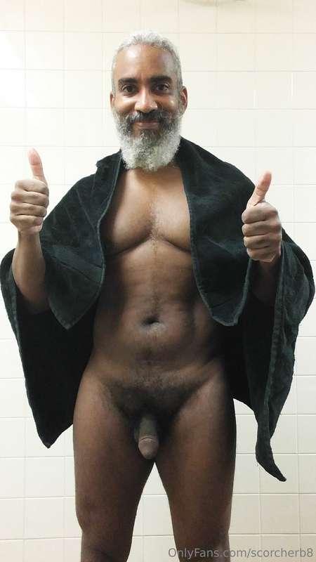 Thumbs-Up Tuesday!  #beard #musculardaddy #gay #feet #gaycru..