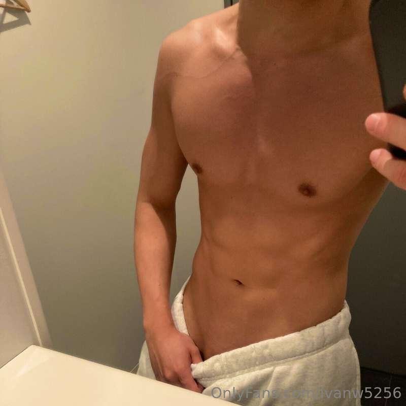 來小小的露出一點點😜