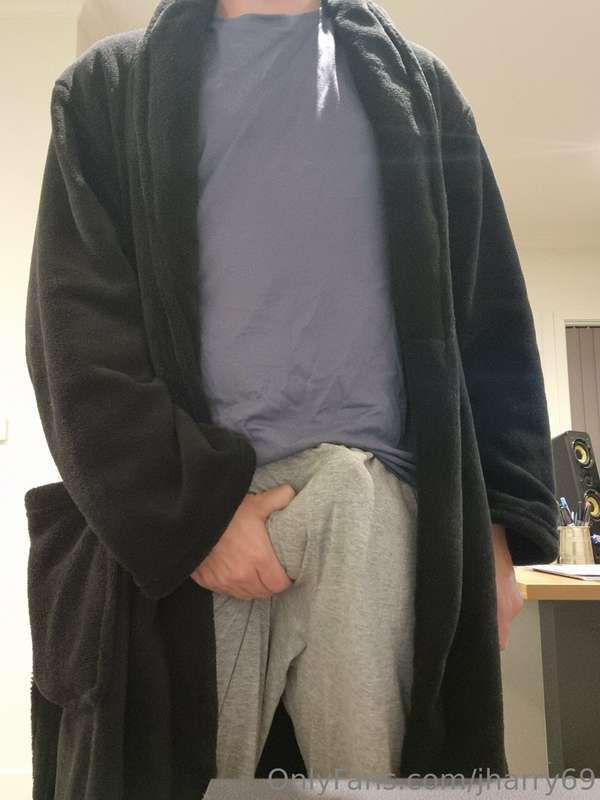 Swipe for moans and cum ;)