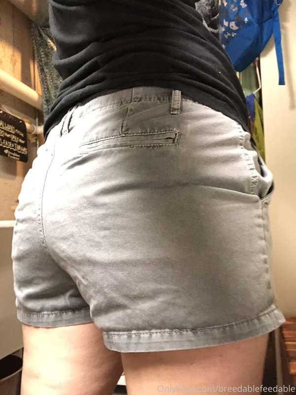 These shorts fit perfectly... When standing only 😅🤪