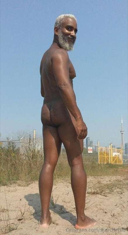 Happy Hump Day!#musculardaddy #gay #gaycruising #gaybeard #b..
