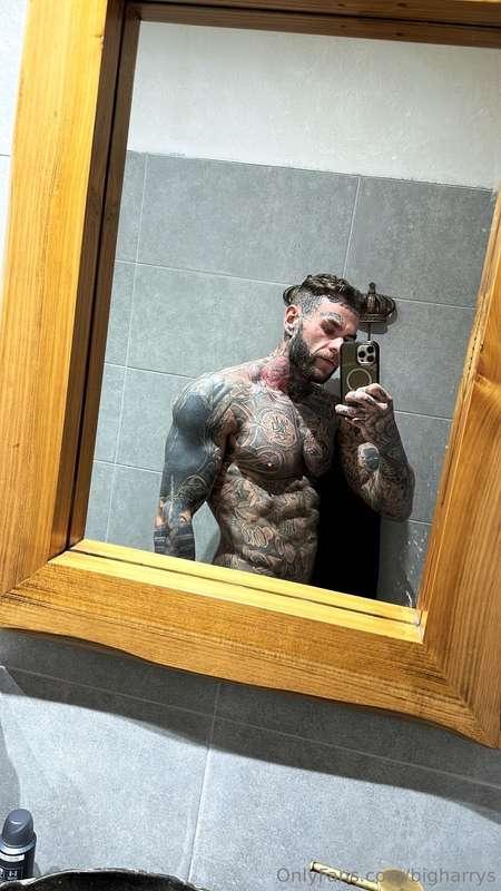 Fresh out the shower after my filthy LIVE SHOW tonight! Did ..