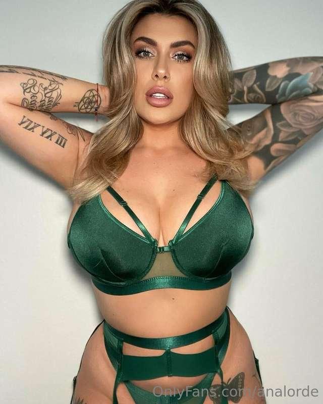 Do you want to take control or should I? 😈😜 @ana.vip