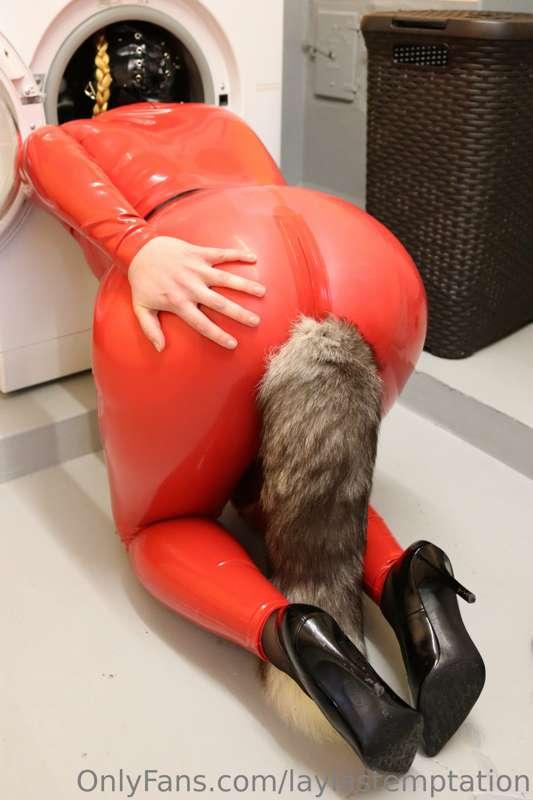 My second catsuit!! This time in red 😏 and I got a tail plug..
