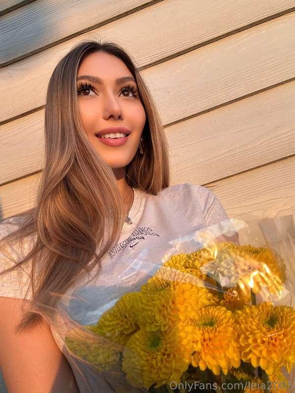 I love flowers very much and even like to buy them myself 💓 ..