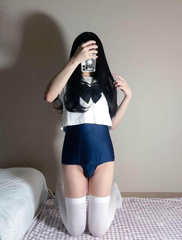 학교수영복❤

오랜만에 검정머리!
사진은 어두운머리색이 더 나은거같아요