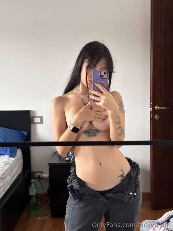 fronte o retro? 🍒🍑mi sentivo molto hot con questi jeans aper..