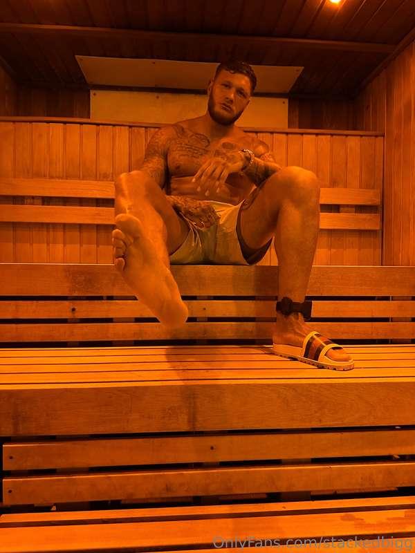 I love a good old foot worship 🦶