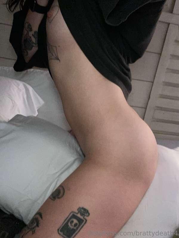 decided to grind on my vibrator and my pillow, and it felt s..