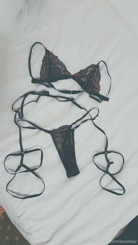 Black lace daddy xx wanna see me dance in it ?