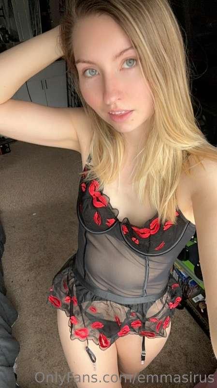 One of my new Valentine’s Day outfits. What do you think? 🤔