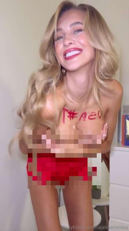 RED HOT and blue until you message me back 🌶🥶😘💋