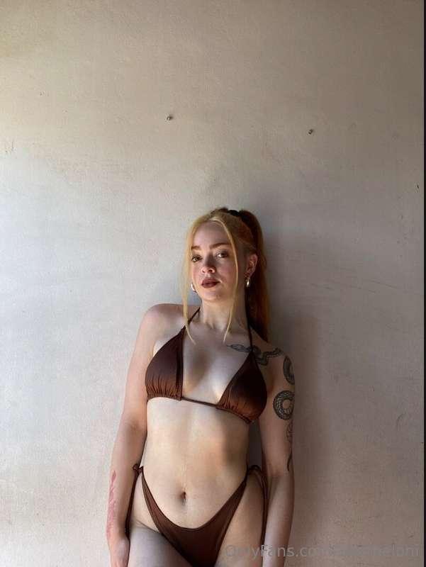 Sento il tuo sguardo sulla mia pelle...e mi eccita😍💦