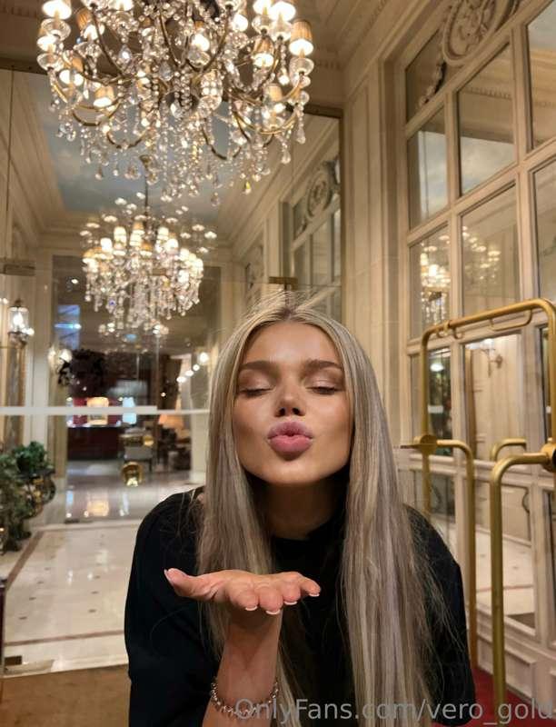 🖤🖤🖤**BLACK FRIDAY**🖤🖤🖤

I will appreciate your tips twice mo..