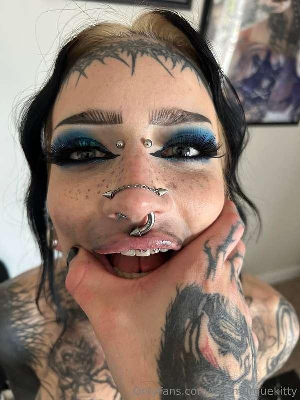 oops.. can you tell i was sucking cock 😇cum watch > @m0rguek..