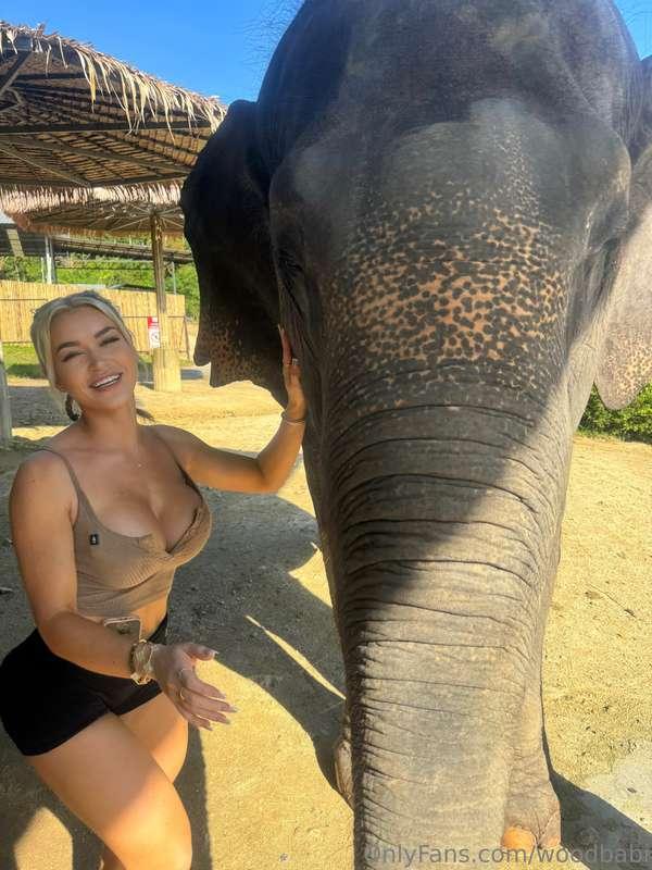 Live streaming in Thailand RIGHT NOW🥰👅 come hangout with me ..