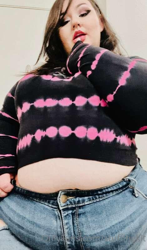 Some soft belly for you! 💕🖤💕🖤