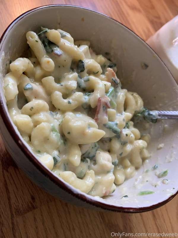 I made some chicken bacon garlic Parmesan pasta with spinach..