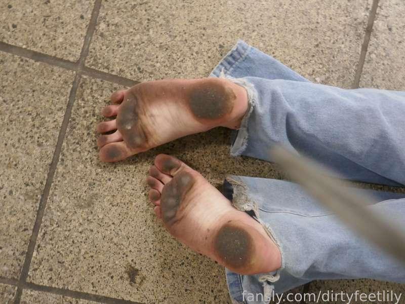 dirtyfeetlily image #2