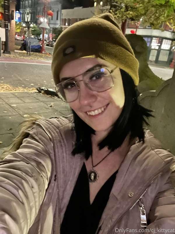 Swipe to watch my sluttiness progress throughout the evening..