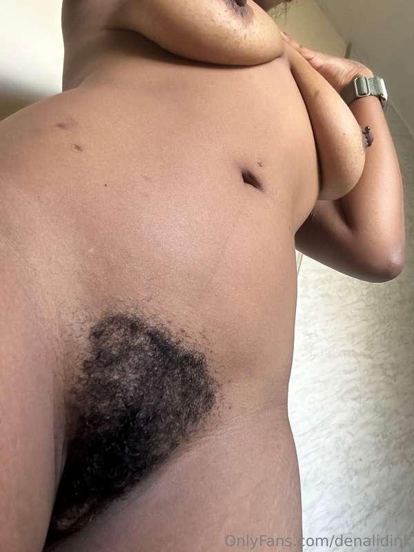 Post holiday bush & pussy! Guess how long I haven’t shaved f..