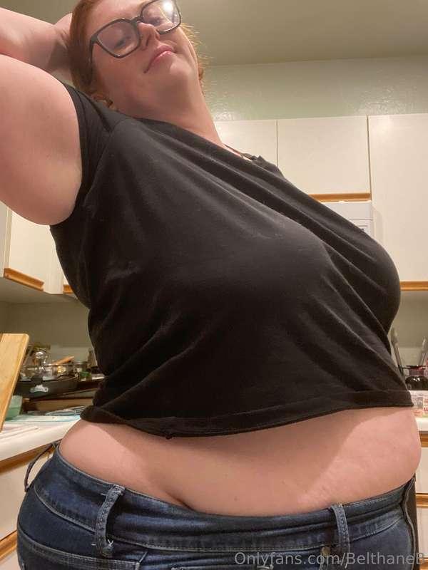 Low rise jeans on fat women 😇