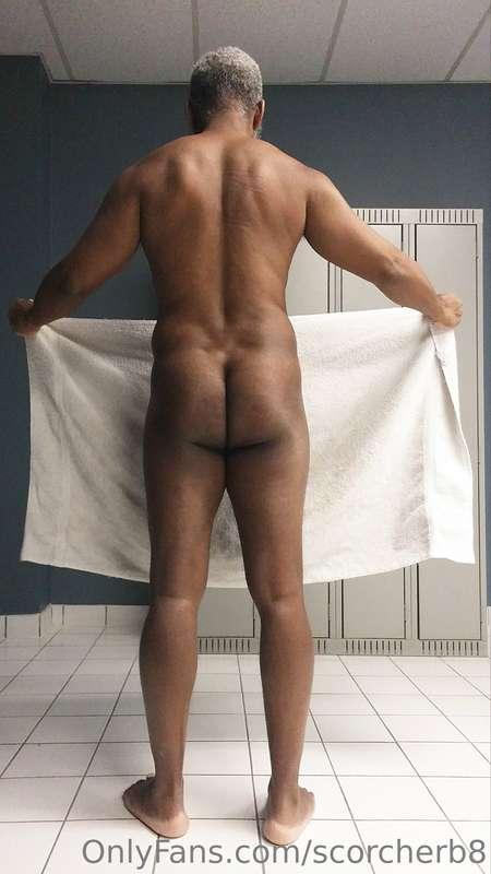 Happy Hump Day!    #beard #feet #gaycruising #beardgay #bear..