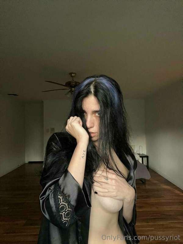 this feeling of silk on my skin..
