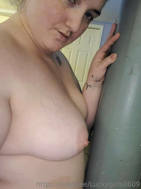 Boobs licking 😛 pussy and necked body 😘 enjoy this guys 😊