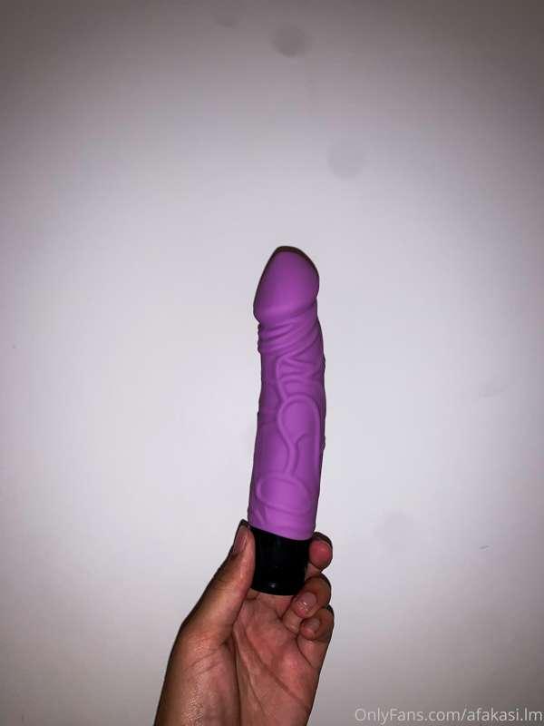 Who wants a video of me sucking off my new 8inch dildo 👅💦