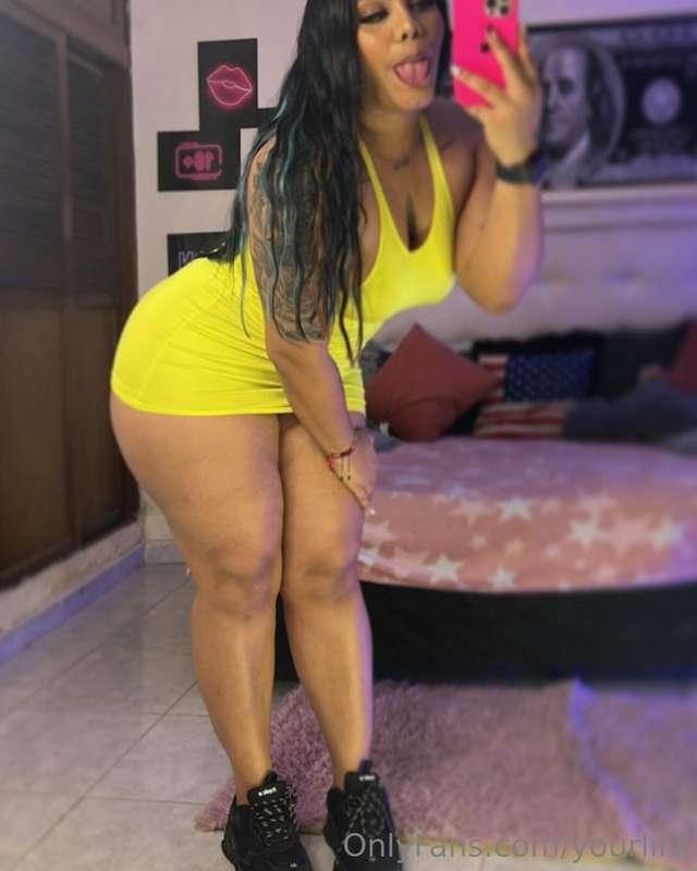 lift this skirt up and show me how much you want me 👅