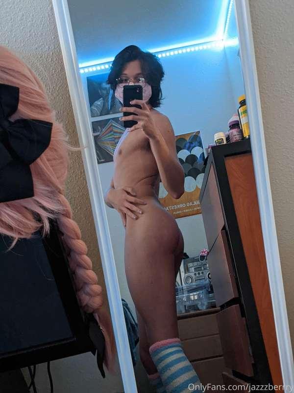 Anyone like long legs and booty?