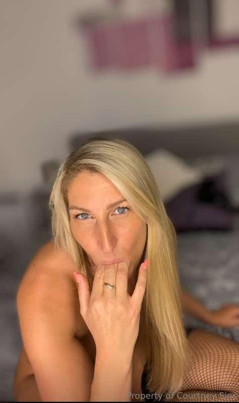 courtneysinsxo image #0