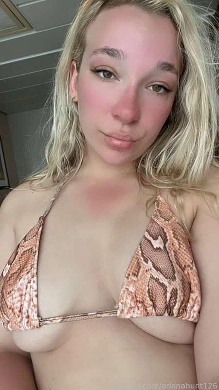 I wanna play with my clit so bad today 🥵🥵🥵 