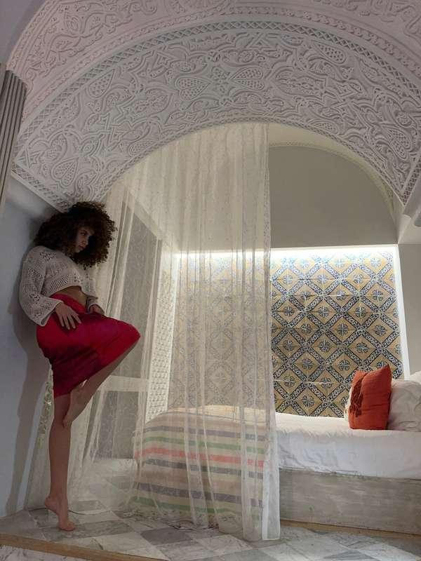La tua ancella ogni volta che vuoi 🧞  Your handmaiden whenev..