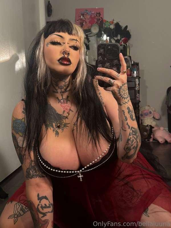 anyone else in the mood for a tittyfuck? 👀