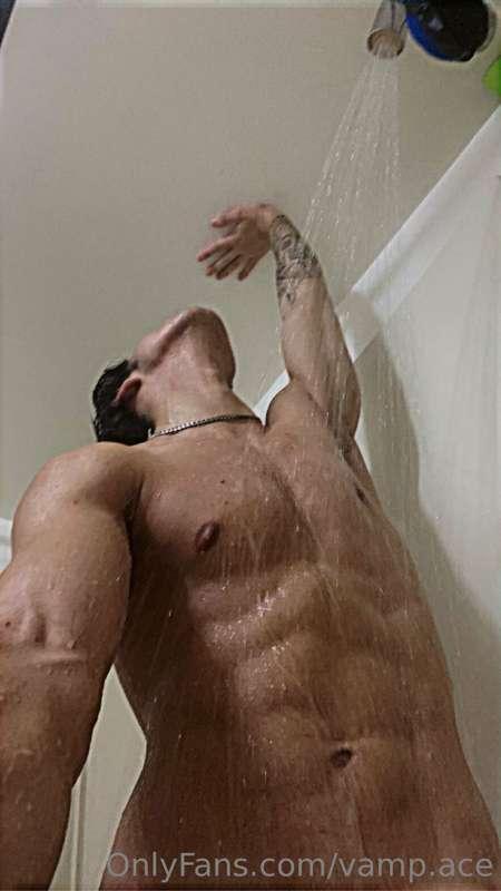 Hey would you like to see me 
🥜 in the shower hit me with a ..