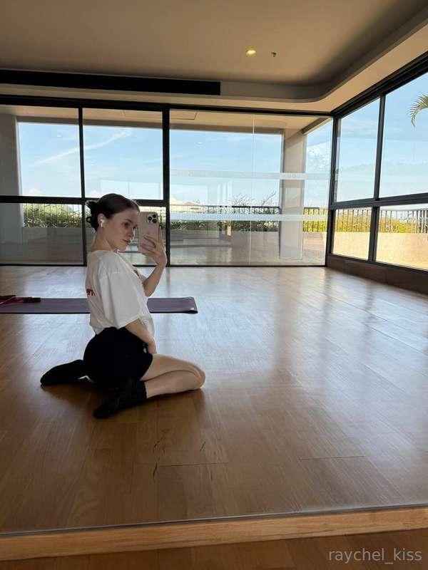 you know it's important to stretch not only 🍑 but your whole..