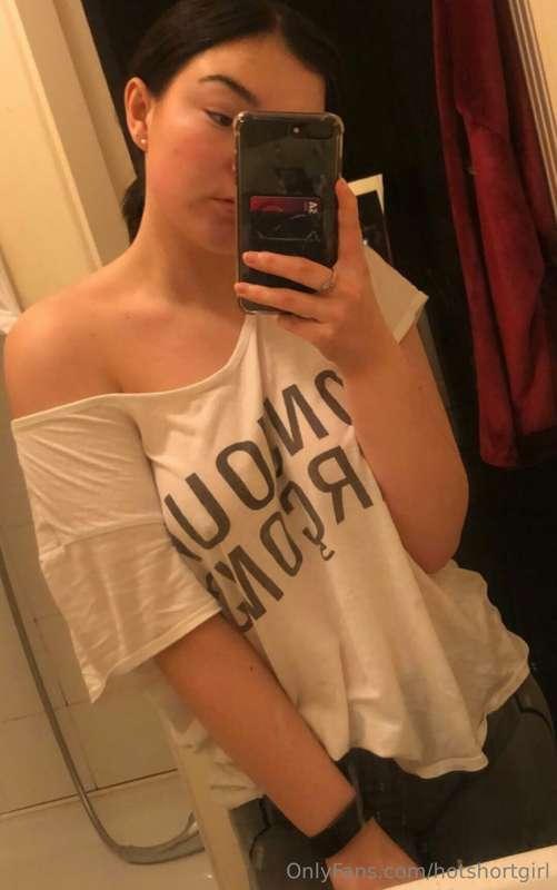 Daddy, take a closer look at my top🍒 
'Bonjour Garçon' 😉