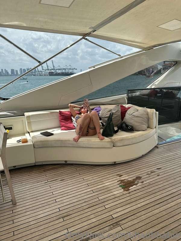 did some wild ass shit on this couch 🤣 fuck it 300 likes and..